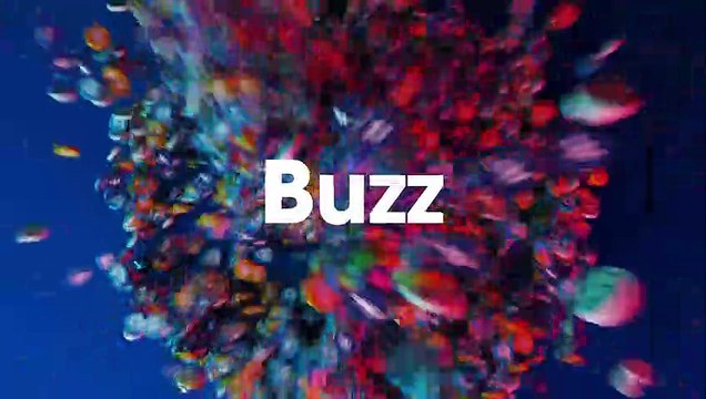 Un homme fait une blague de très mauvais goût avec des teintures pour cheveux