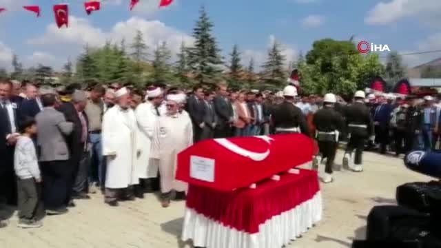 Şehit Piyade Uzman Onbaşı Ceylan, memleketi Isparta'da son yolculuğuna uğurlandı