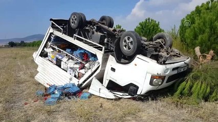 Yeni aldıkları kamyonetle dönüş yolunda kaza yaptılar