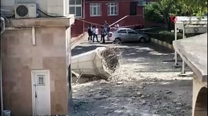 Depremde caminin minaresi yıkıldı #Avcılar