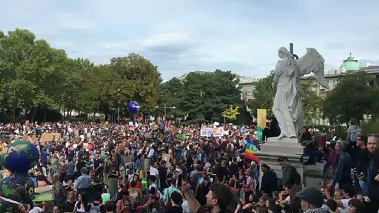 Earth strike Karlskirche