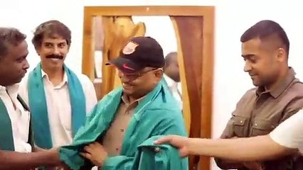 காப்பான் படம் பார்த்து நெகிழ்ந்த விவசாயிகள்.. சூர்யாவை சந்தித்து வாழ்த்து!-வீடியோ