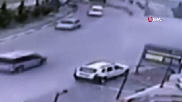 Hafif ticarî araç ile motosiklet böyle çarpıştı: 1 yaralı