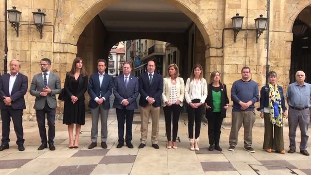 Minuto de silencio en Oviedo por las víctimas de violencia machista