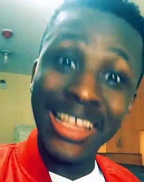 Très remonté, contre les gens qui aiment la facilité. Écoutez cet homme... Fou rire assuré