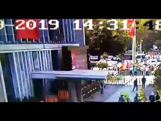 İBB binasında hareketli anlar! İmamoğlu'nun odasına zorla girmeye çalıştı!