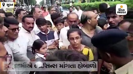 ડભોલી ચાર રસ્તા નજીક મહિલા પાસે લાયસન્સ મંગાતા હોબાળો,લોકોના ટોળા એકઠાં થયાં