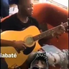 Dernier hommage de Sidiki Diabaté à feu DjArafat. Emouvant !