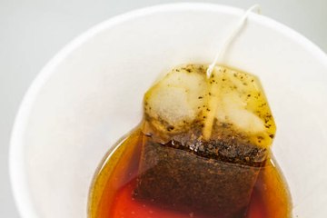 Les sachets de thé contiendraient des milliards de particules de plastique