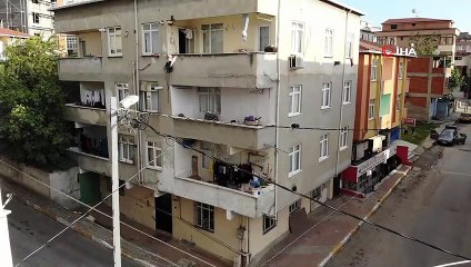 Pendik’te tahliye edilen bina havadan görüntülendi