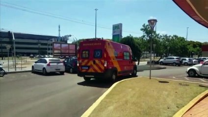 Vítima de queda no Santa Felicidade é socorrida pelo Siate