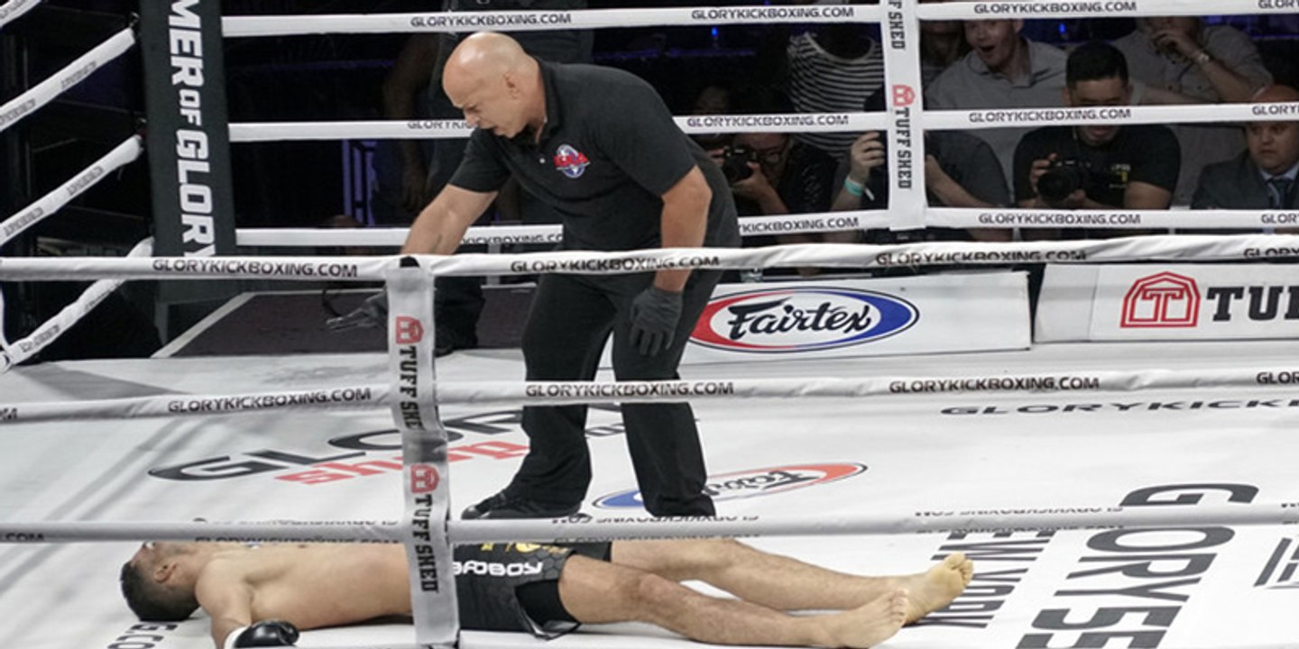Este luchador quedó tan aturdido tras un brutal nocaut que se levanta a celebrar pensando que había ganado el combate