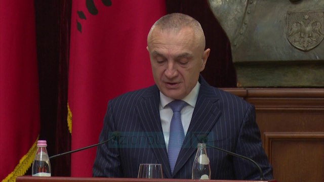 Venecia: Presidenti shkeli kushtetutën - News, Lajme - Vizion Plus