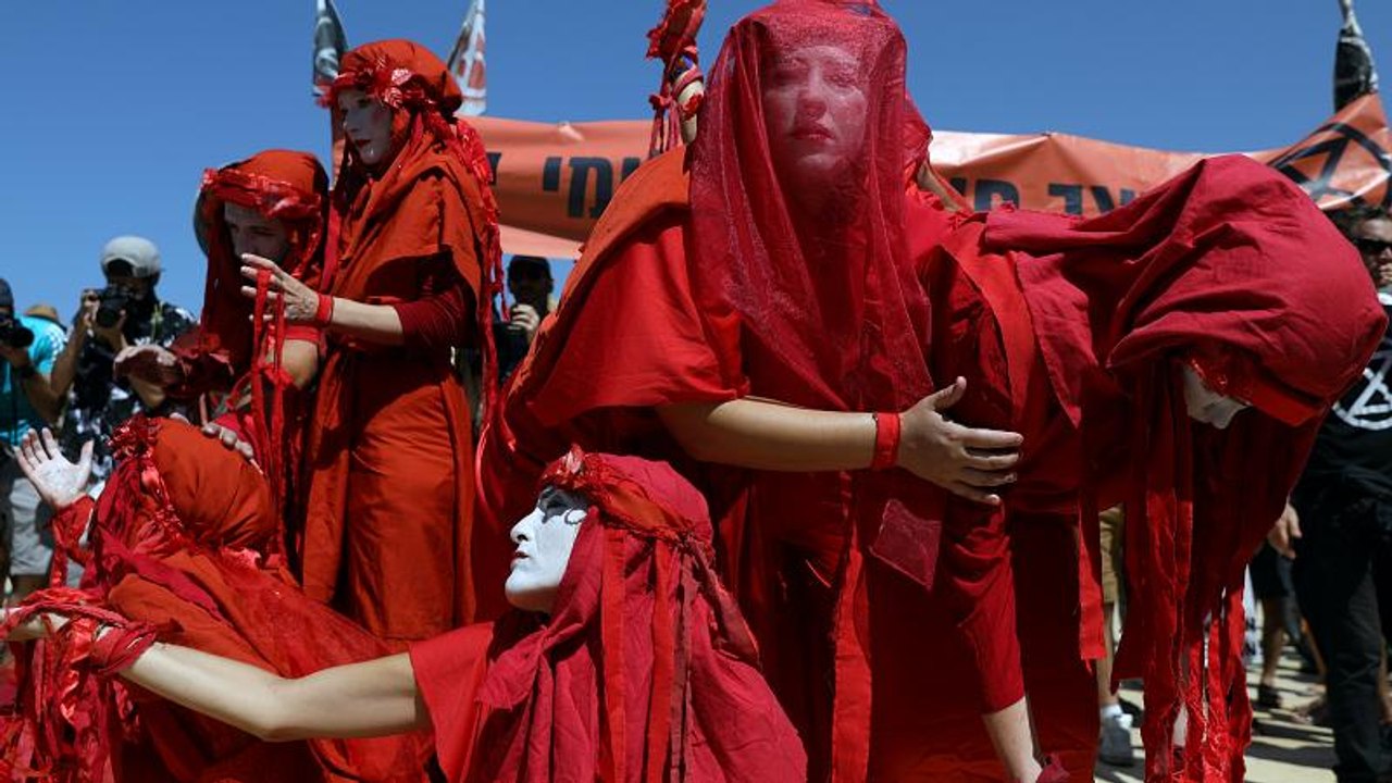 Young Israelis demand climate change action at protest