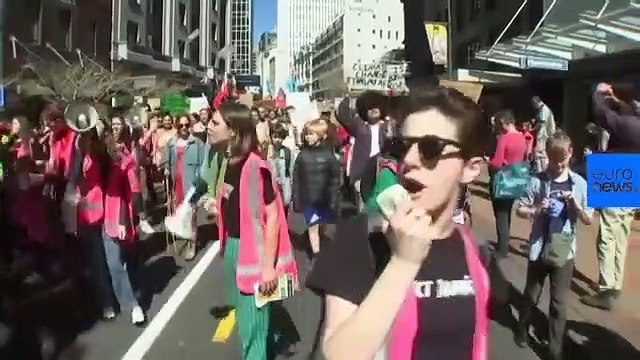 ده‌ها هزار دانش‌آموز نیوزیلندی در اعتراض به تغییرات آب و هوایی تجمع کردند
