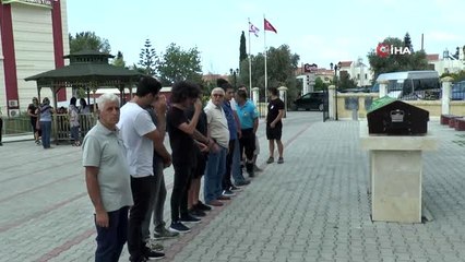 - Ünlü sanatçı Işın Karaca'nın dedesi son yolculuğuna uğurlandı