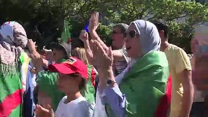 الجزائريون يتظاهرون للجمعة ال32 على التوالي