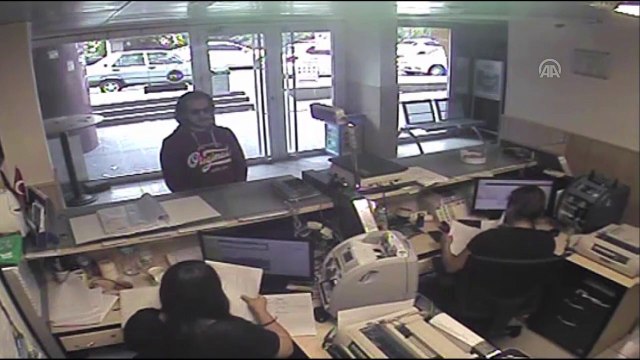 PTT şubesinden silahlı soygun anı güvenlik kamerasında - GAZİANTEP