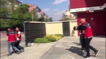 Balıkesir'de polise kafa tutan 2 şahıs tutuklandı