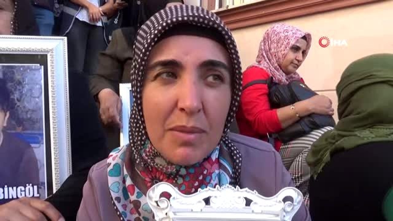 HDP önünde evlat nöbeti tutan annelerden ODTÜ'lü öğrencilere teşekkür