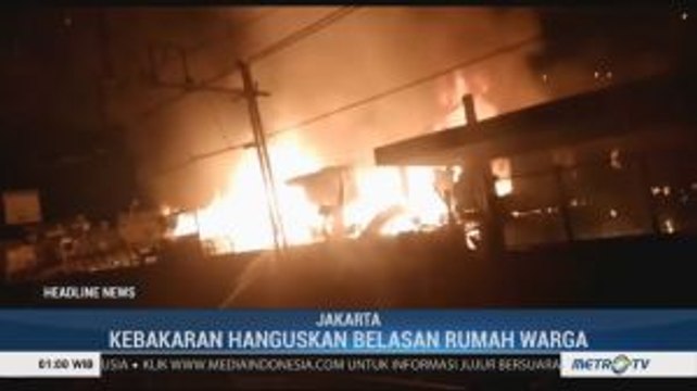 Belasan Rumah Warga di Belakang Jalur Stasiun Ancol Terbakar