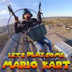 Il joue à Mario Kart en plein vol dans les airs en ULM sur son iphone
