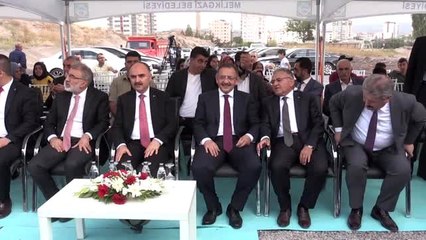 Özhaseki: "Zemini çürük yerlere ev yapmaya devam ediyoruz"