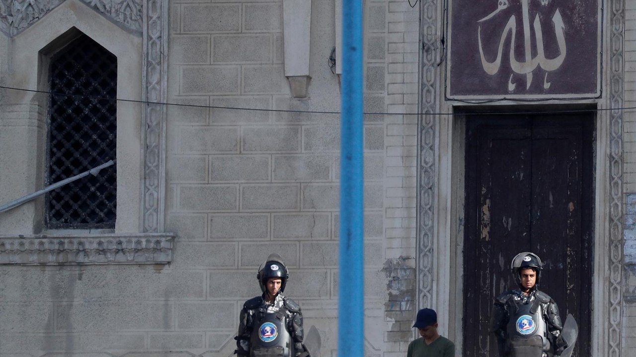 إذا كان مطمئنا.. لماذا أغلق السيسي الشوارع ومحطات المترو واعتقل الآلاف؟