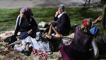 خوفا من زلزال جديد.. الأتراك أمضوا ليلتهم في الحدائق العامة