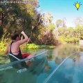 Ces kayaks transparents vous permettent d'admirer le fond de l'eau... Magique