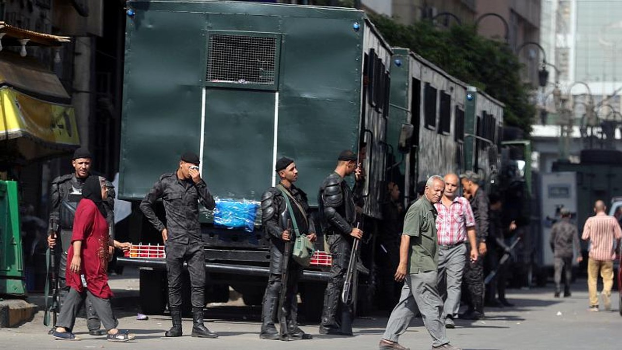 El Gobierno egipcio blinda El Cairo para contener nuevas protestas contra Al Sisi