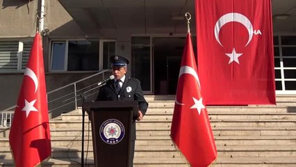 Uşak İl Emniyet Müdürlüğü'ndeki uğurlama töreninde duygusal anlar yaşandı