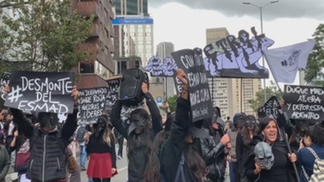 Vandalismo y tensión en Bogotá por protestas estudiantiles