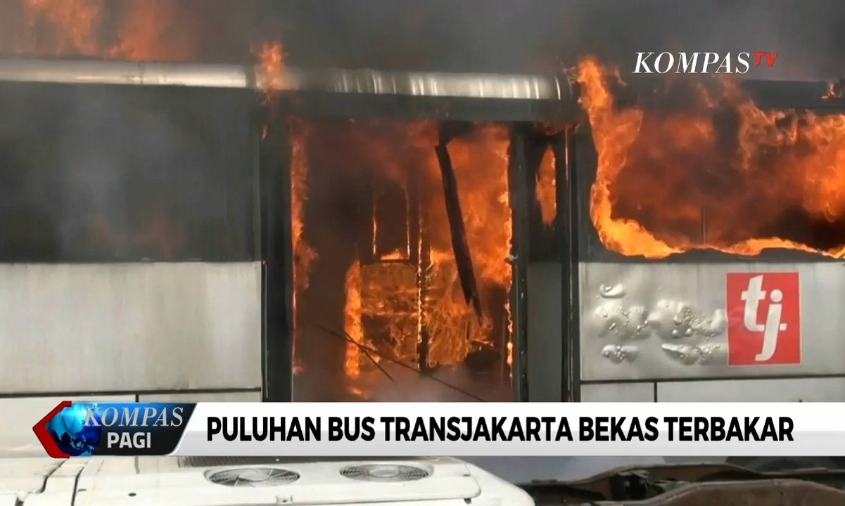 Puluhan Bus Transjakarta Bekas Terbakar