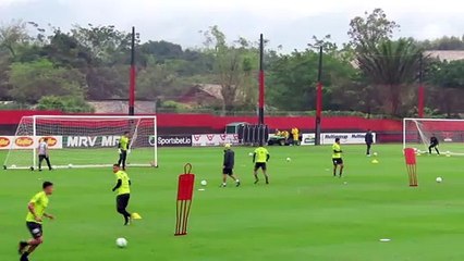JOGADORES RESERVAS DO FLAMENGO TREINAM ARREMATES COM JORGE JESUS!
