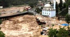 Son dakika: Artvin'de sel! Dereler taştı, yollar kapandı