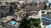 Sivas 800 yıllık köydeki 'sal' taşından yapılan evler hayranlık uyandırıyor