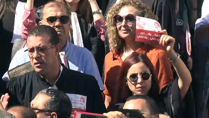Tunuslu avukatlar adliyede eylem yaptı - TUNUS