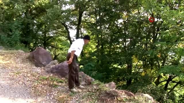 Kına dönüşü düştüğü 30 metrelik uçurumda 10 saat mahsur kalan yaşlı kadını itfaiye kurtardı