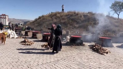 Salça kazanları "kardeşlik" için kaynıyor