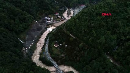 Artvin'de sel; dereler taştı, yollar kapandı