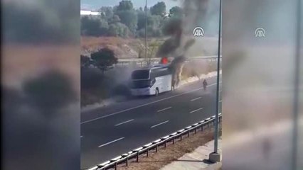 Seyir halindeki yolcu otobüsü yandı