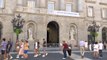 El Ayuntamiento de Barcelona retira de la fachada el lazo amarillo por los políticos presos