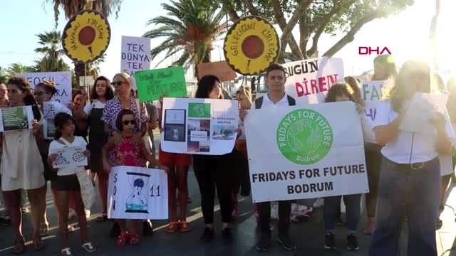 Muğla-bodrum'da şarkıcı zeynep casalini iklim eylemine katıldı