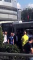 Fenerbahçe Başkanı Ali Koç'tan derbi öncesi taraftarlara sürpriz: Metrobüse bindi