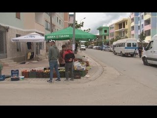 Ora News - Belsh, tregtia e produkteve bëhet në rrugë