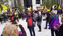 Manifestation anti-Cigeo à Nancy : halte musicale et festive devant la gare.