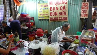Vietnamese roadside snacks Street food - Jellyfish noodle soup (Nha Trang)