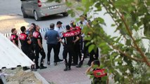 Çevreye silahla ateş açan kişiyi polis ikna etti - İZMİR