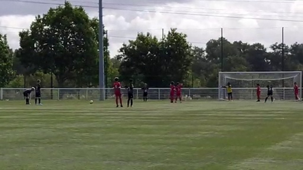 Une frappe signée Lucas... ça a l'air facile comme ça..